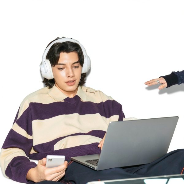 Sony ULT WEAR Wireless Noise Cancelling Headphones Black-9